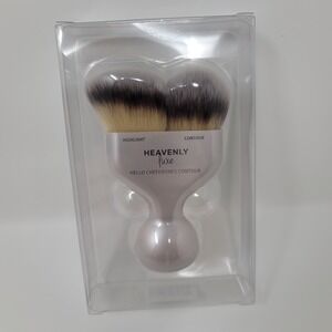 IT Cosmetics Heavenly Luxe Hello Cheekbones Highlight Contour Makeup Brush No 19